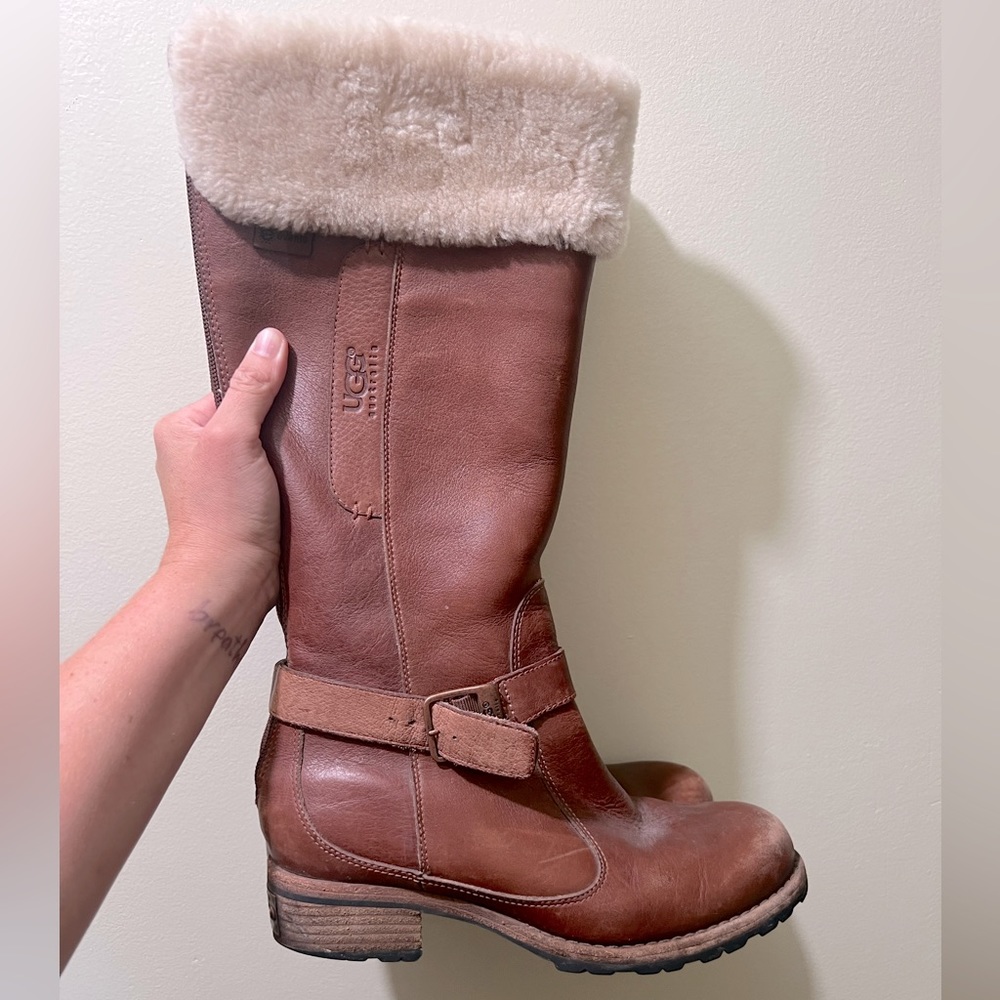 UGG Austrailia S N 5608